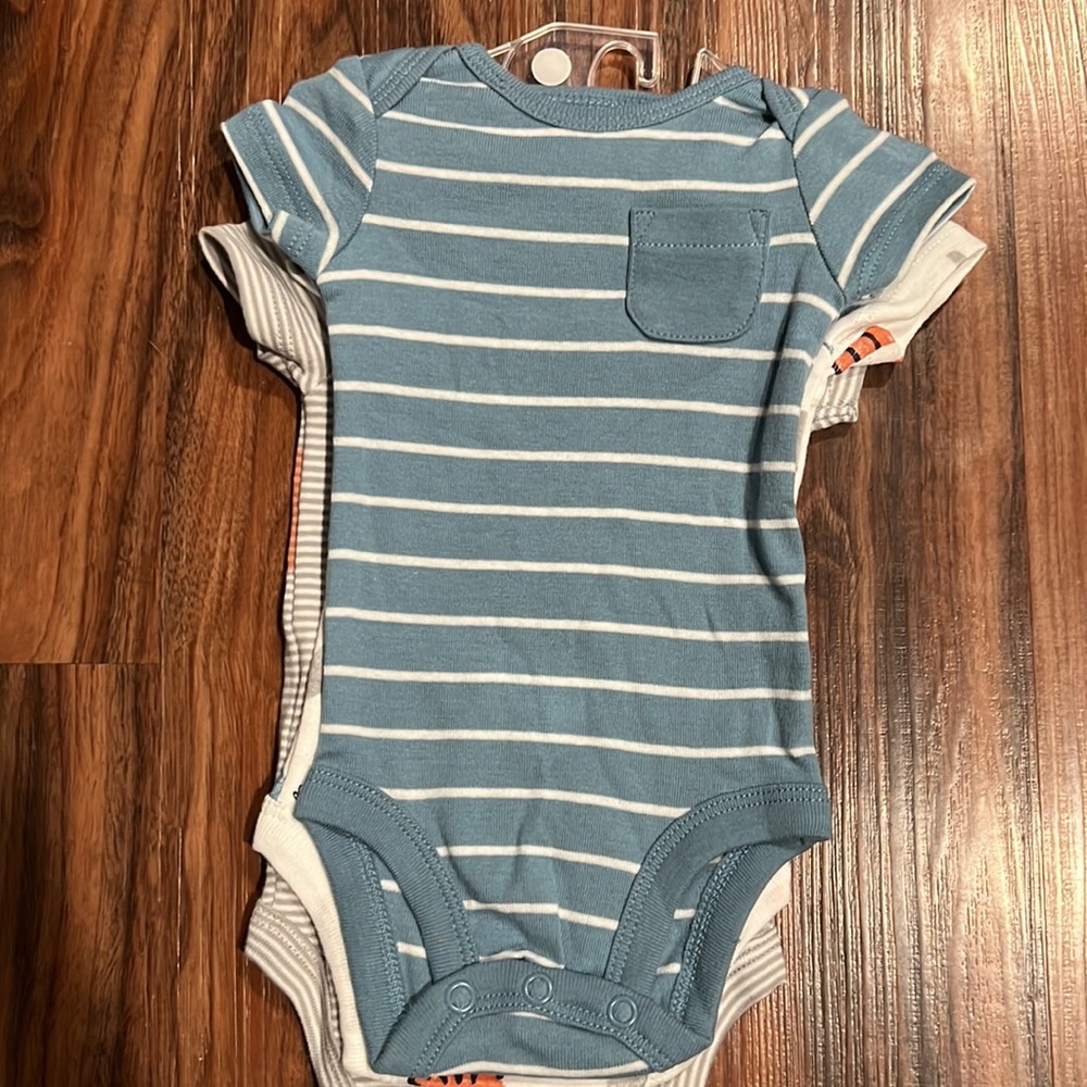 Carter’s Onsie Set - Picture 9 of 13